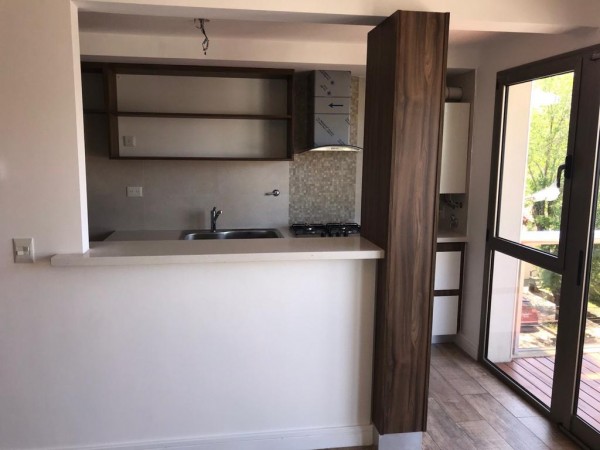 SEMIPISO DE 2 AMB A LA CALLE CON BALCON. A ESTRENAR. DAMAR X 