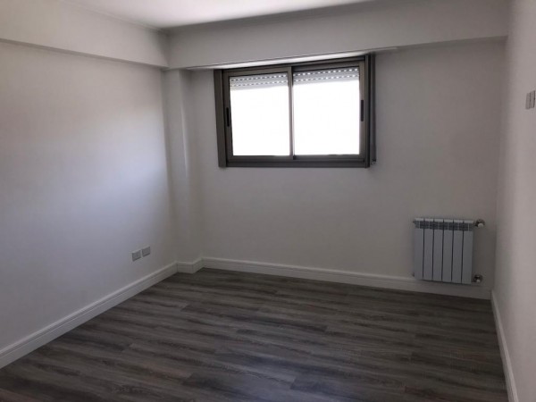 SEMIPISO DE 2 AMB A LA CALLE CON BALCON. A ESTRENAR. DAMAR X 