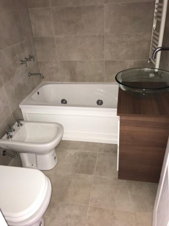 SEMIPISO DE 2 AMB A LA CALLE CON BALCON. A ESTRENAR. DAMAR X 