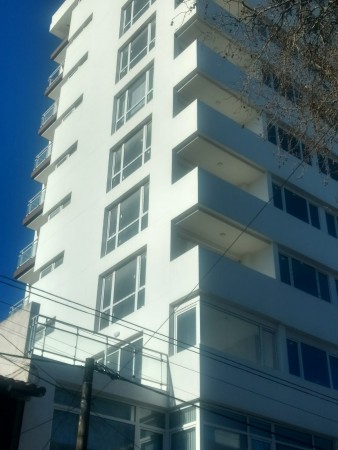 SEMIPISO DE 3 AMB CON BALCON. TOMA MENOR VALOR EN PARTE DE PAGO