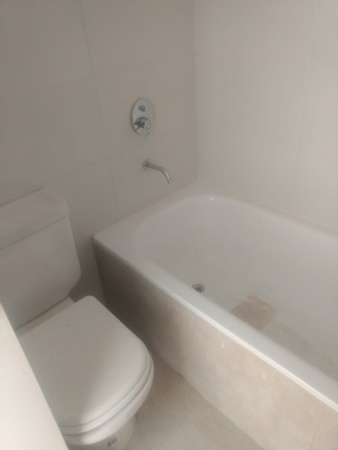 SEMIPISO DE 3 AMB CON BALCON. TOMA MENOR VALOR EN PARTE DE PAGO