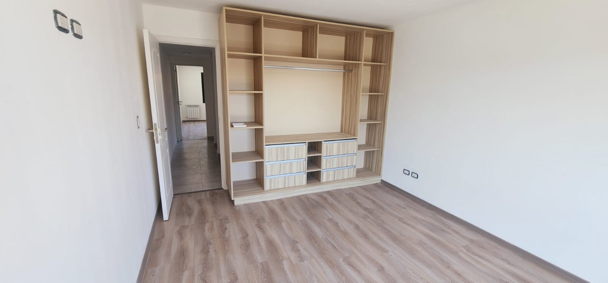 DUPLEX DE 4 AMB CON PARQUE Y ENTRADA DE AUTO. A ESTRENAR