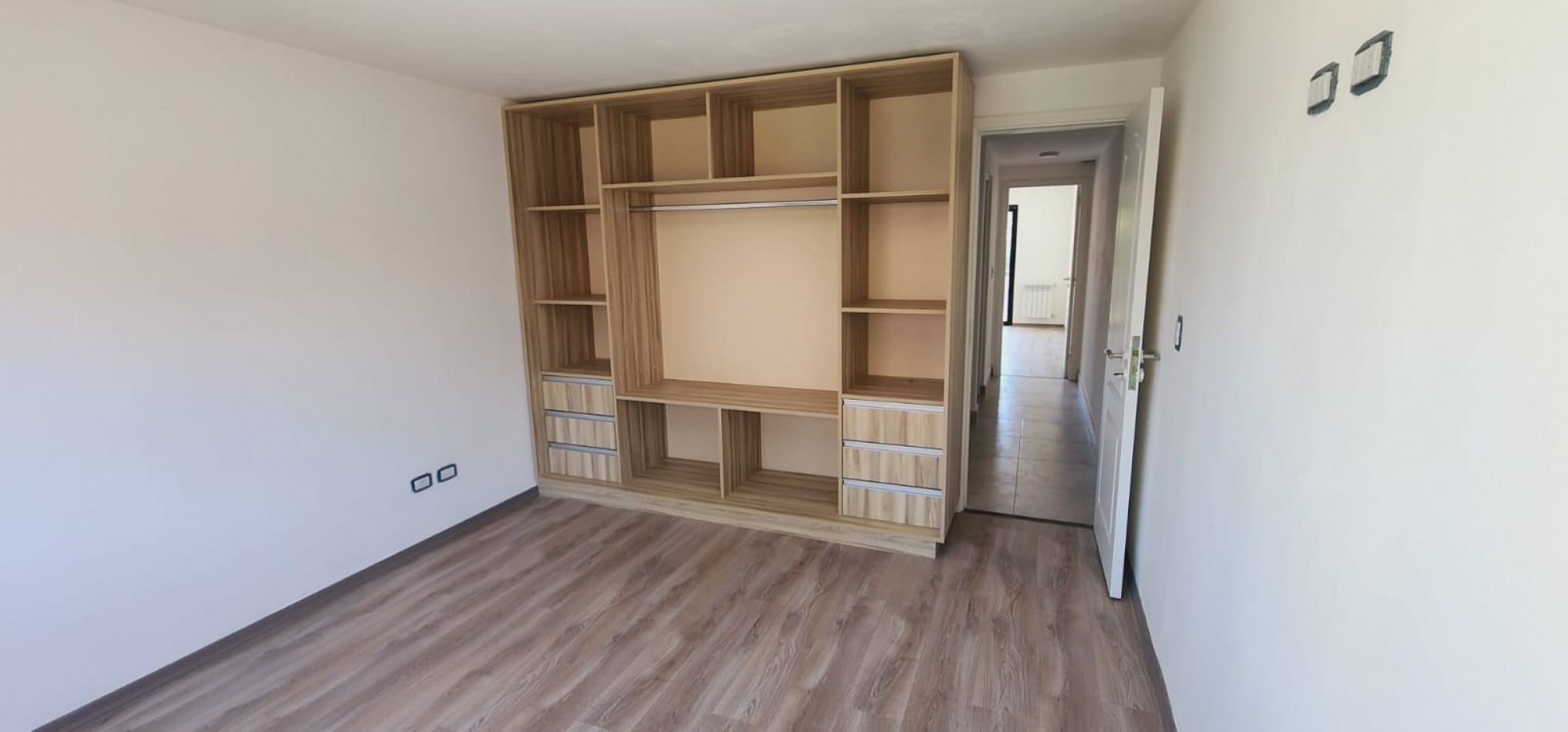 DUPLEX DE 4 AMB CON PARQUE Y ENTRADA DE AUTO. A ESTRENAR