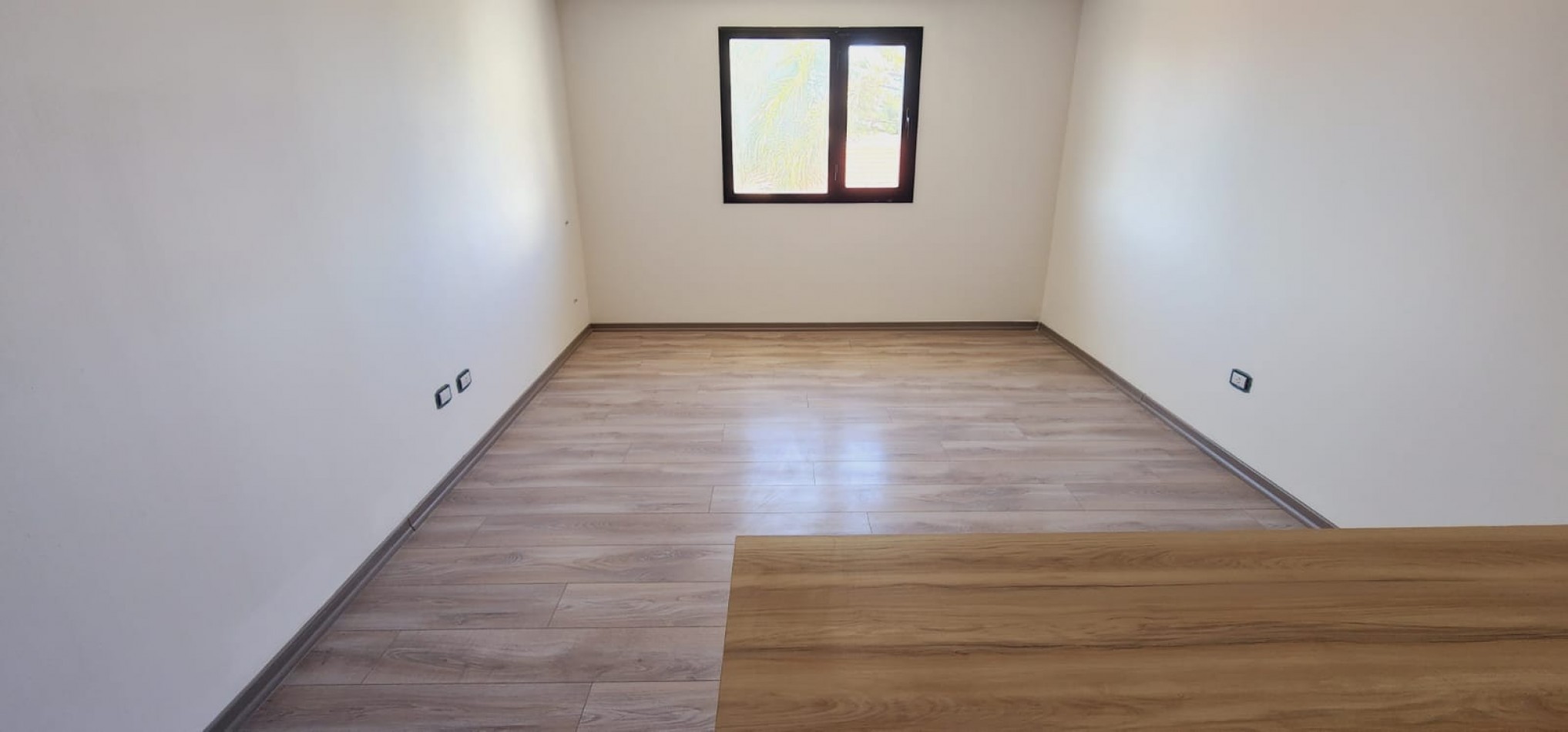 DUPLEX DE 4 AMB CON PARQUE Y ENTRADA DE AUTO. A ESTRENAR