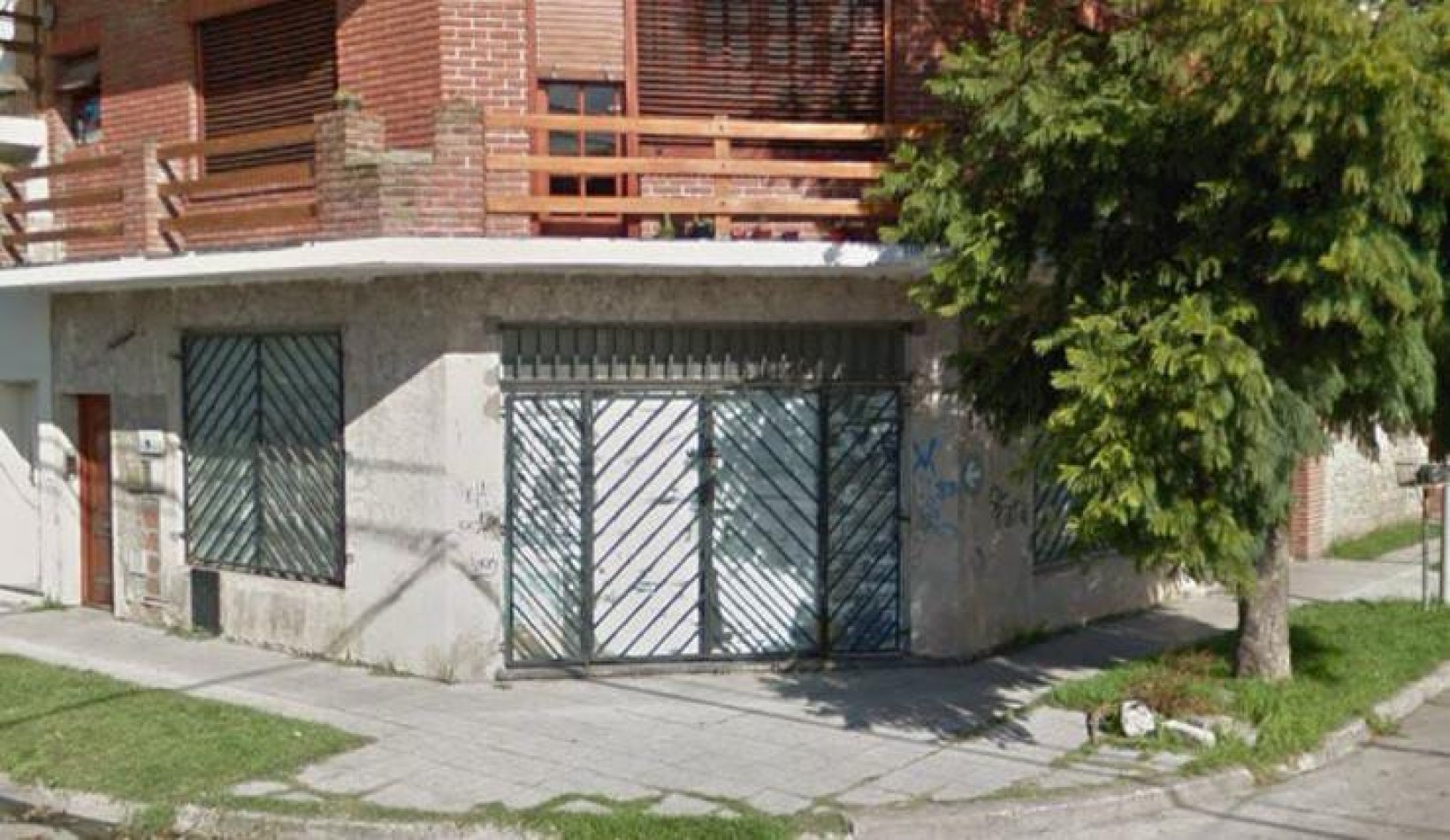 LOCAL COMERCIAL EN ESQUINA