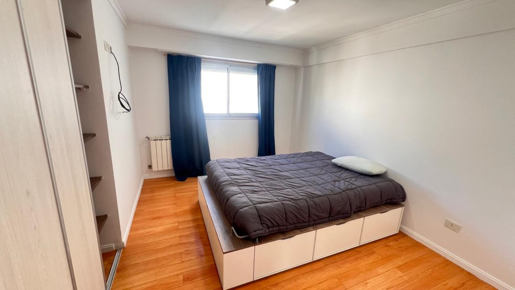 SEMIPISO DE 3 AMB EXTERNO. COCHERA. AMOBLADO