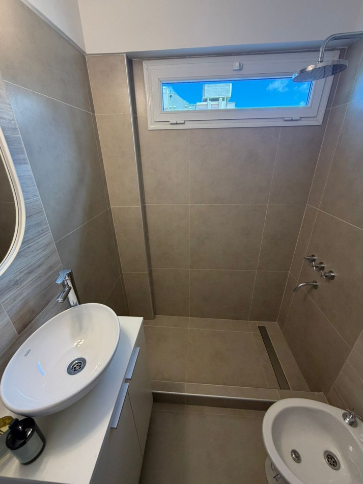 DEPARTAMENTO 2 AMB RECICLADO. VISTA LATERAL AL MAR