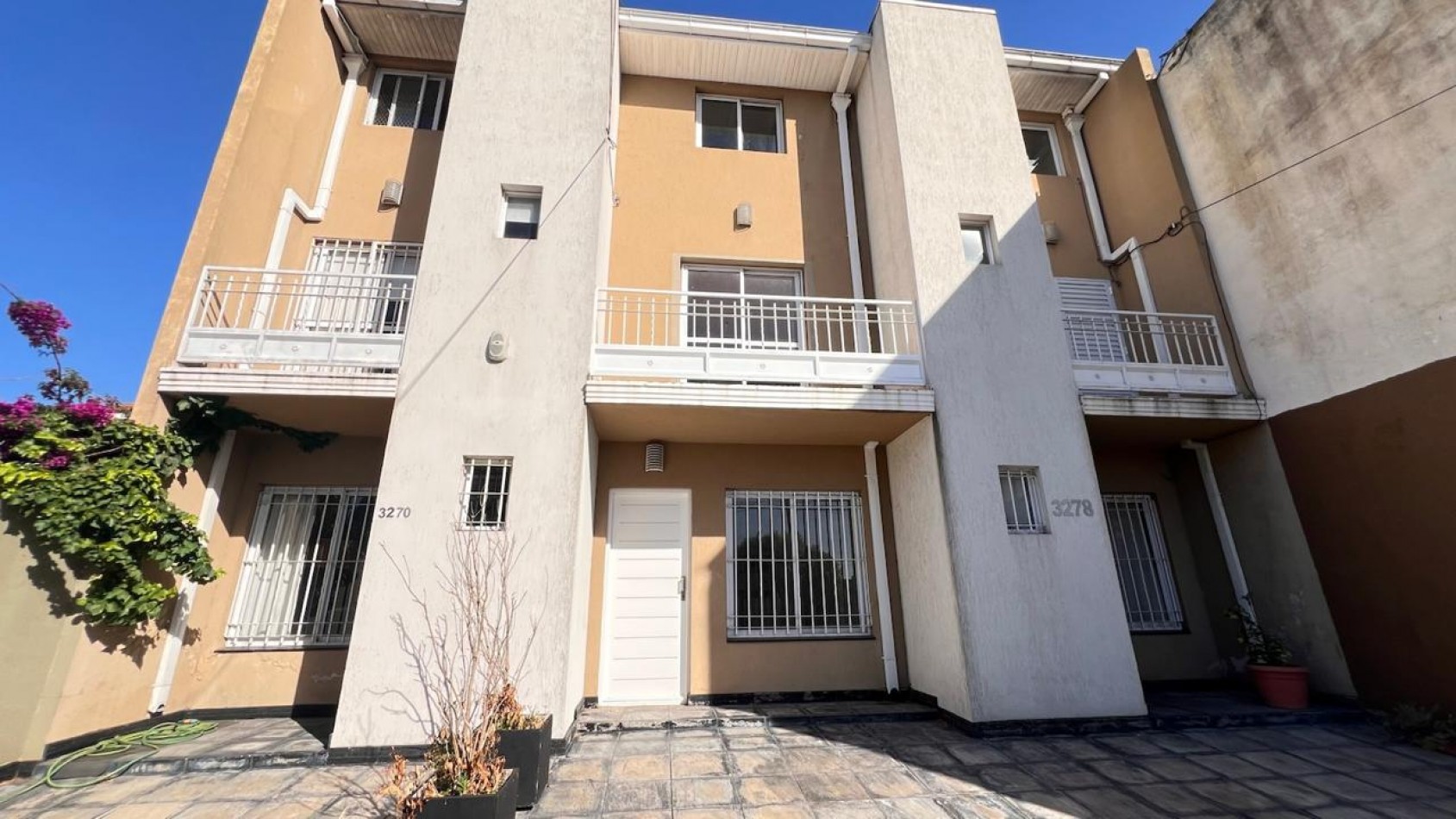 DUPLEX DE 4 AMB CON ENTRADA DE AUTO Y PARQUE