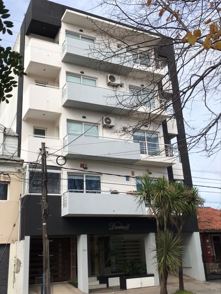 DEPARTAMENTO DE 3 AMB EXTERNO. BALCON Y COCHERA PRIVADA 