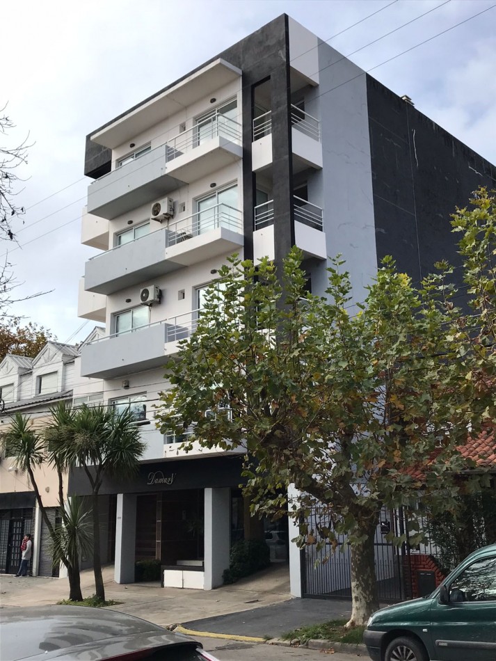 DEPARTAMENTO DE 3 AMB EXTERNO. BALCON Y COCHERA PRIVADA 