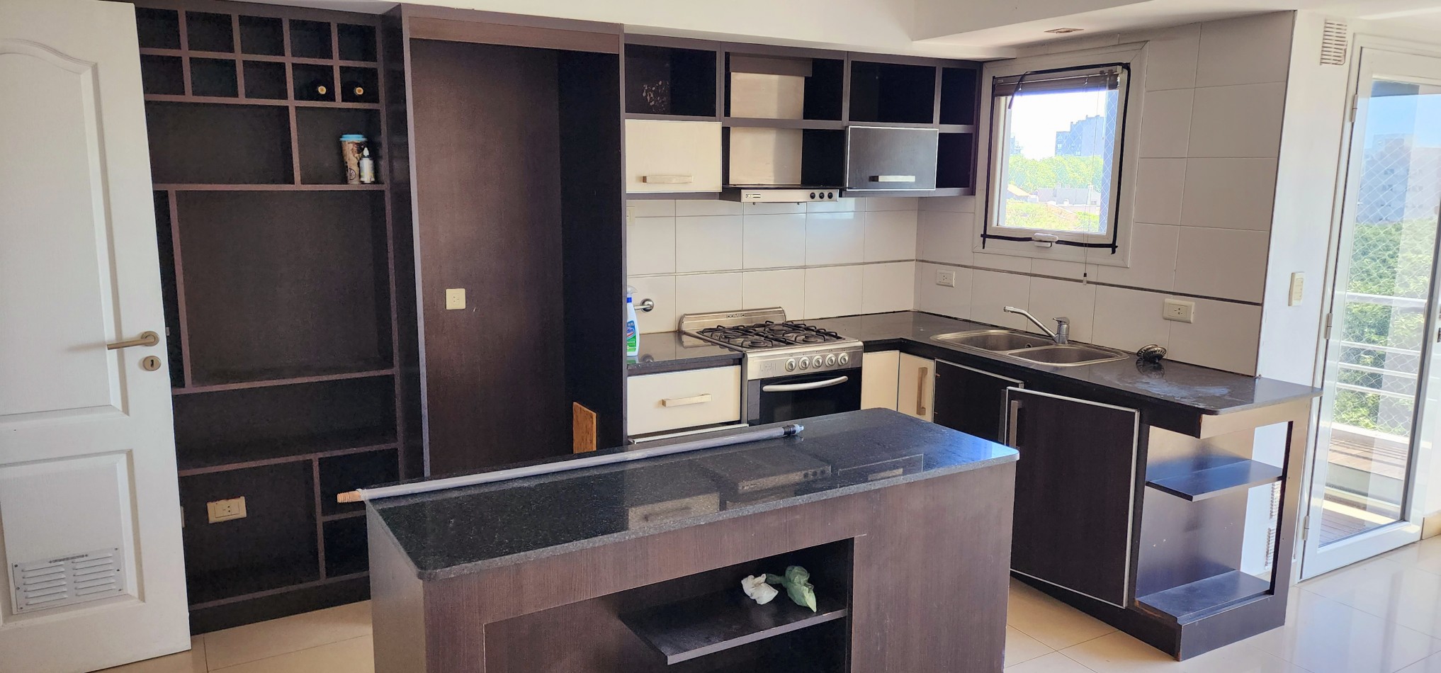 DEPARTAMENTO DE 3 AMB EXTERNO. BALCON Y COCHERA PRIVADA 