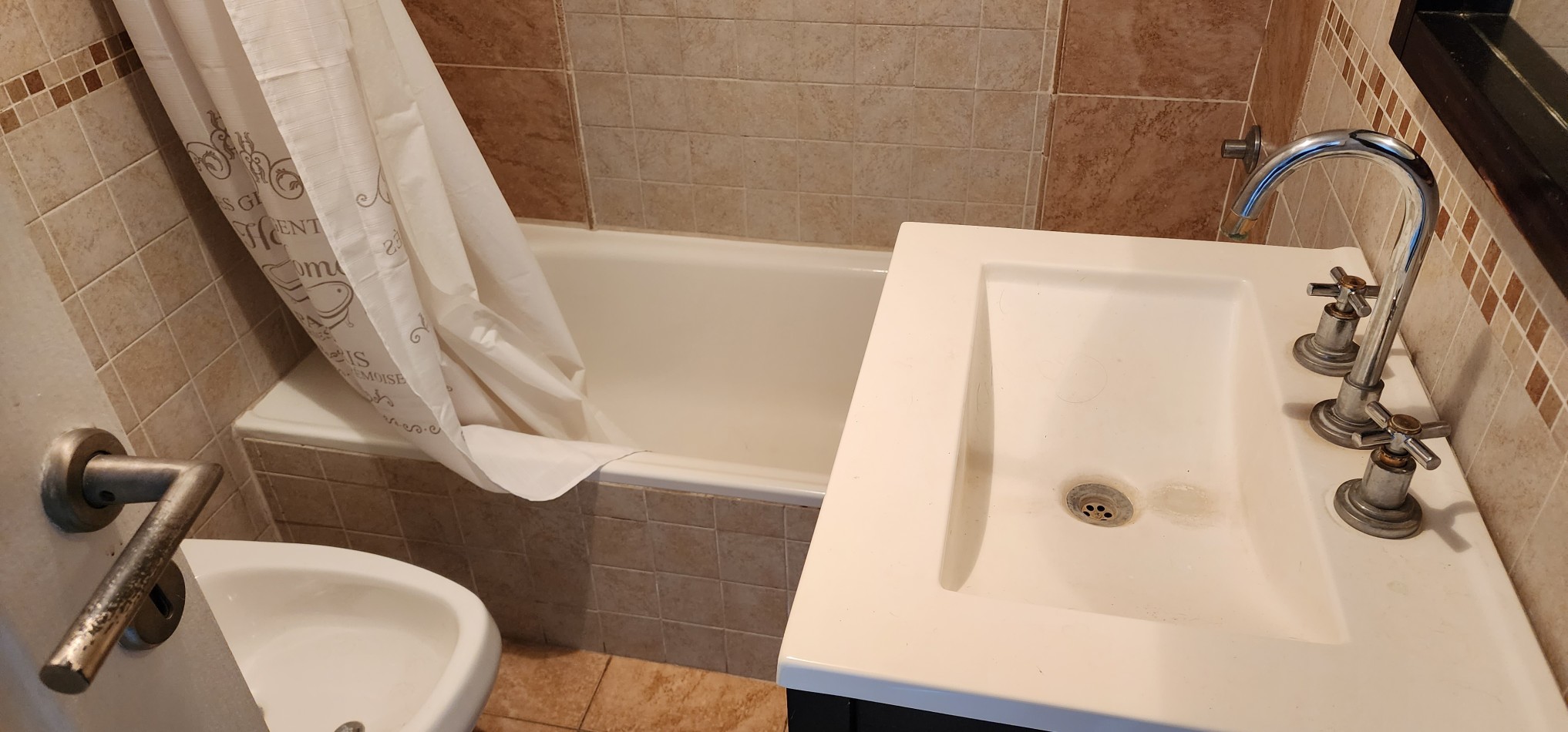 DEPARTAMENTO DE 3 AMB EXTERNO. BALCON Y COCHERA PRIVADA 