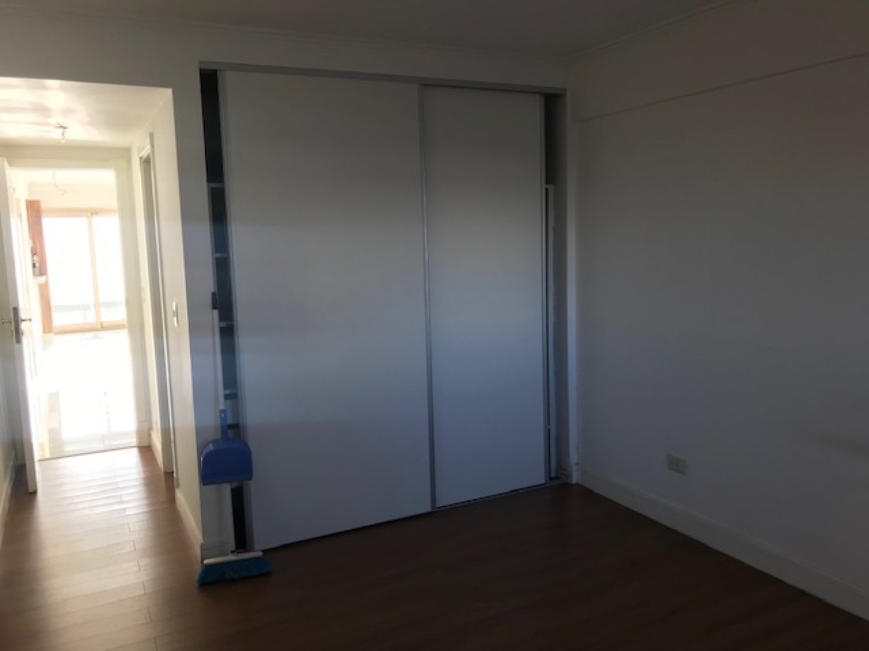 SEMIPISO DE 2 AMB A LA CALLE CON BALCON. COCHERA