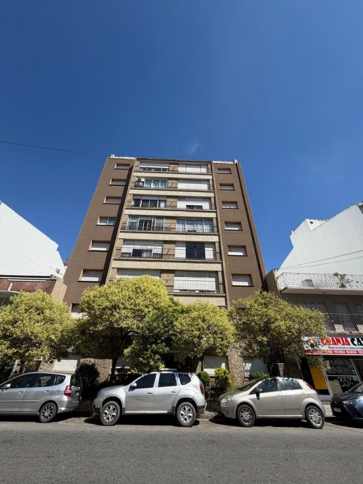 DEPARTAMENTO DE 3 AMB LATERAL 