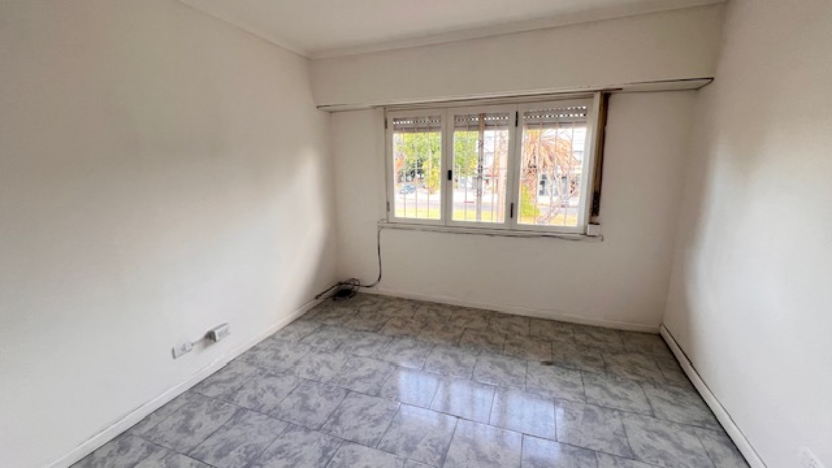 DUPLEX DE 2 AMB CON ENTRADA DE AUTO. EXCELENTE ESTADO Y ZONA