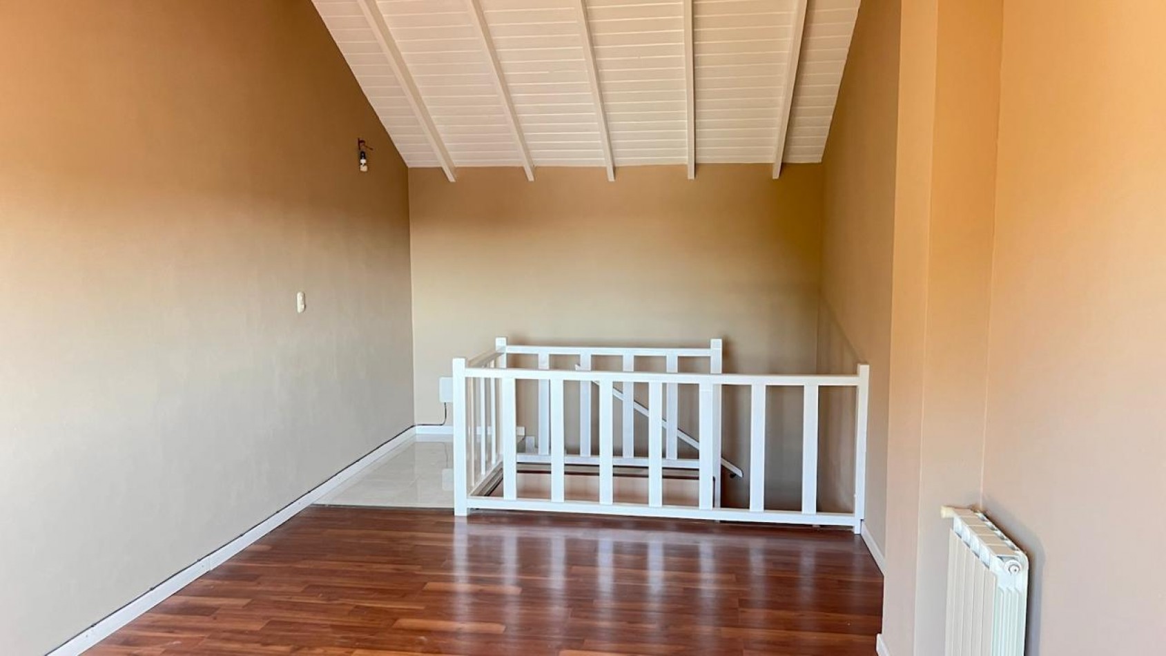 DUPLEX DE 4 AMB CON ENTRADA DE AUTO Y PARQUE