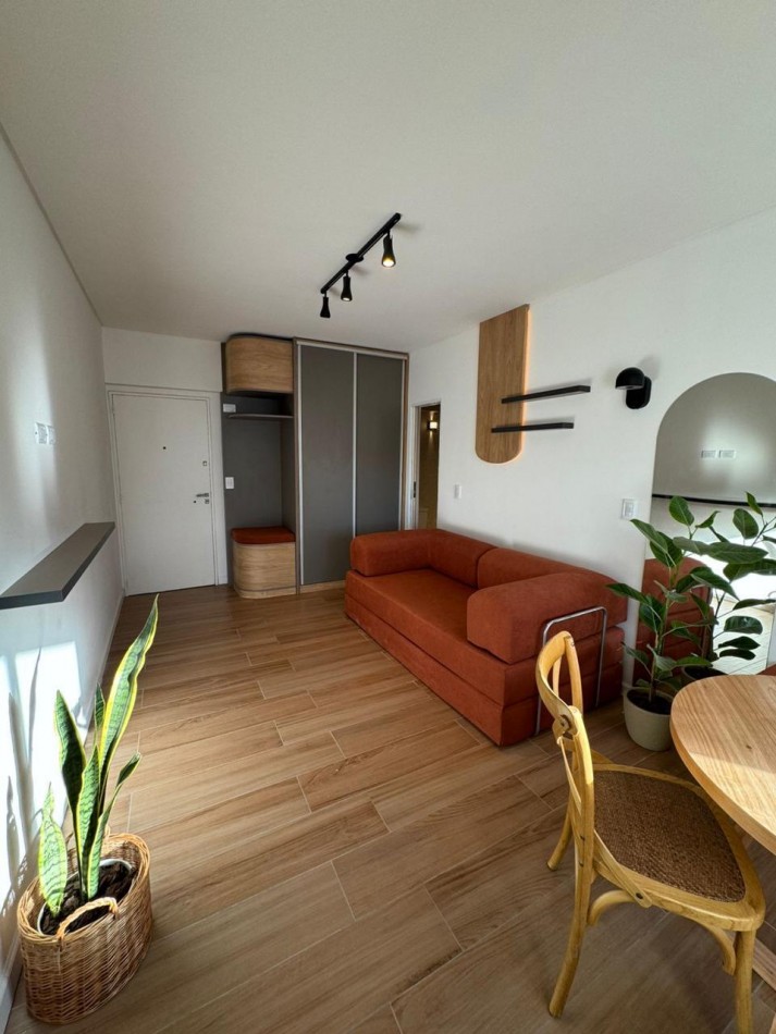 DEPARTAMENTO DE 1 AMB RECICLADO CONTRA FRENTE ABIERTO