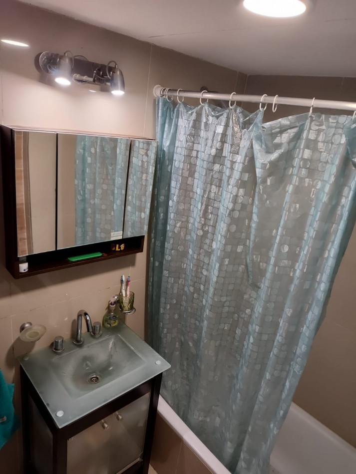 DEPARTAMENTO DE 2 AMB MODERNO, COCHERA Y BAULERA 