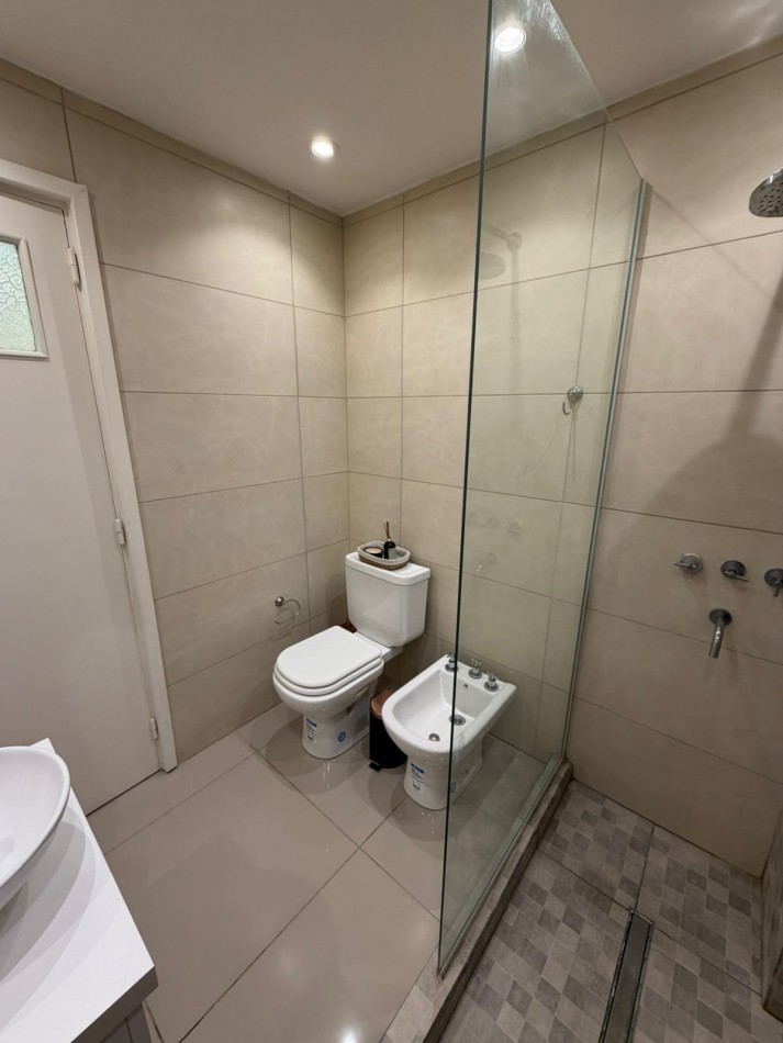 DEPARTAMENTO DE 2 AMB CON DEP. A LA CALLE. VISTA AL MAR