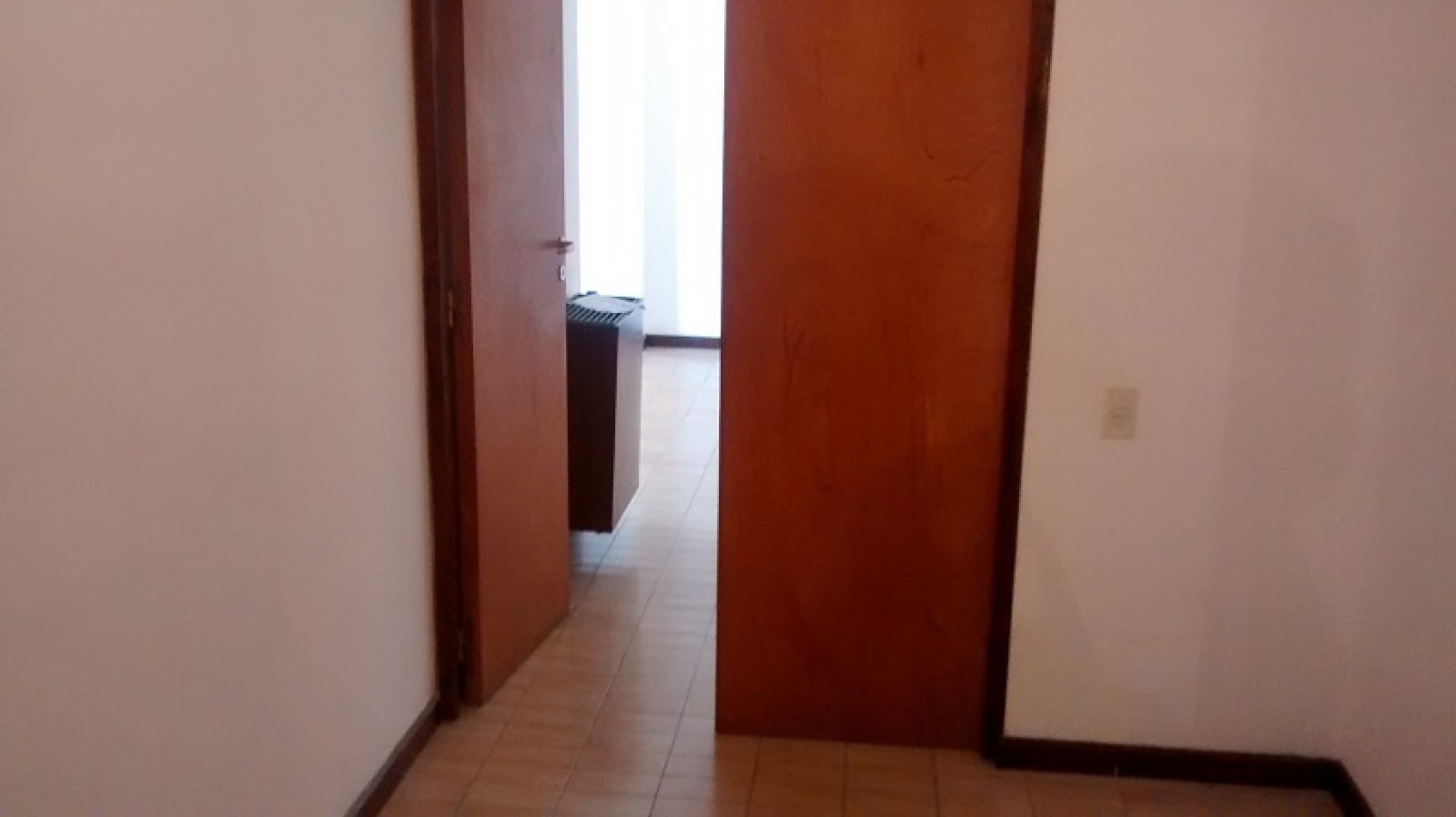 Amplio depto de 2 amb con cochera