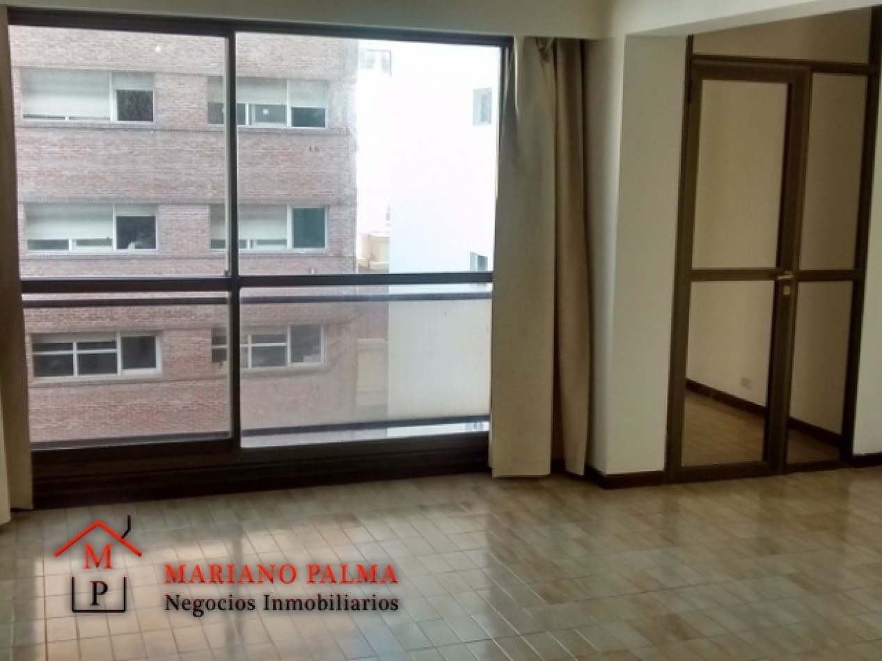 Amplio depto de 2 amb con cochera