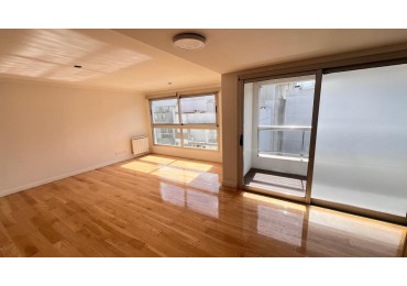 SEMIPISO DE 3 AMB EXTERNO CON BALCON Y COCHERA