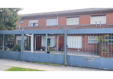 DUPLEX DE 2 AMB CON ENTRADA DE AUTO. EXCELENTE ESTADO Y ZONA